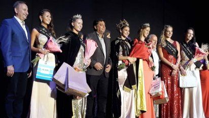 Villa Huidobro consagró a la reina de su 60a Fiesta Provincial del Trigo