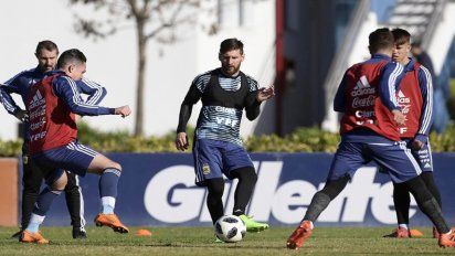 Sampaoli ensayó con un equipo titular