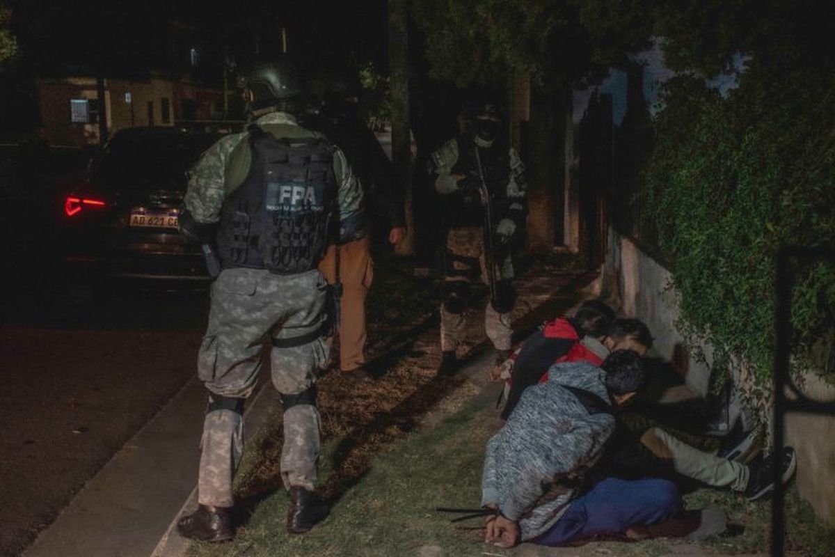 Desarticulan dos organizaciones narco: 13 allanamientos y 17 detenidos