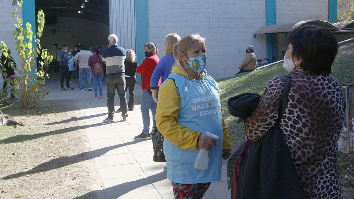 Los vecinos son convocados por turnos otorgados por el Municipio.