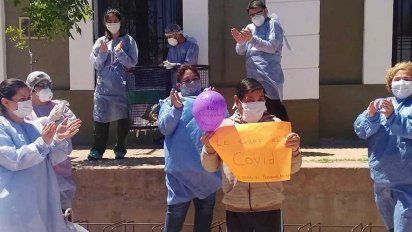 En Villa Huidobro celebraron la salida del último internado por Covid-19 en el Hospital