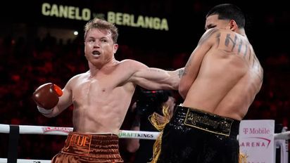 Canelo Álvarez le ganó a Berlanga y se mantiene como el rey de los supermedianos
