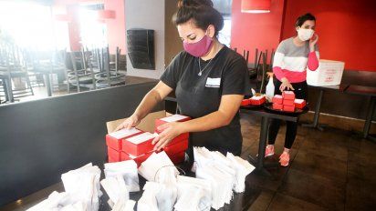 Bares y restoranes se preparan para reabrir sus puertas