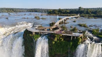 Cataratas del Iguazú: el circuito Garganta del Diablo está inhabilitado por aumento del caudal de agua