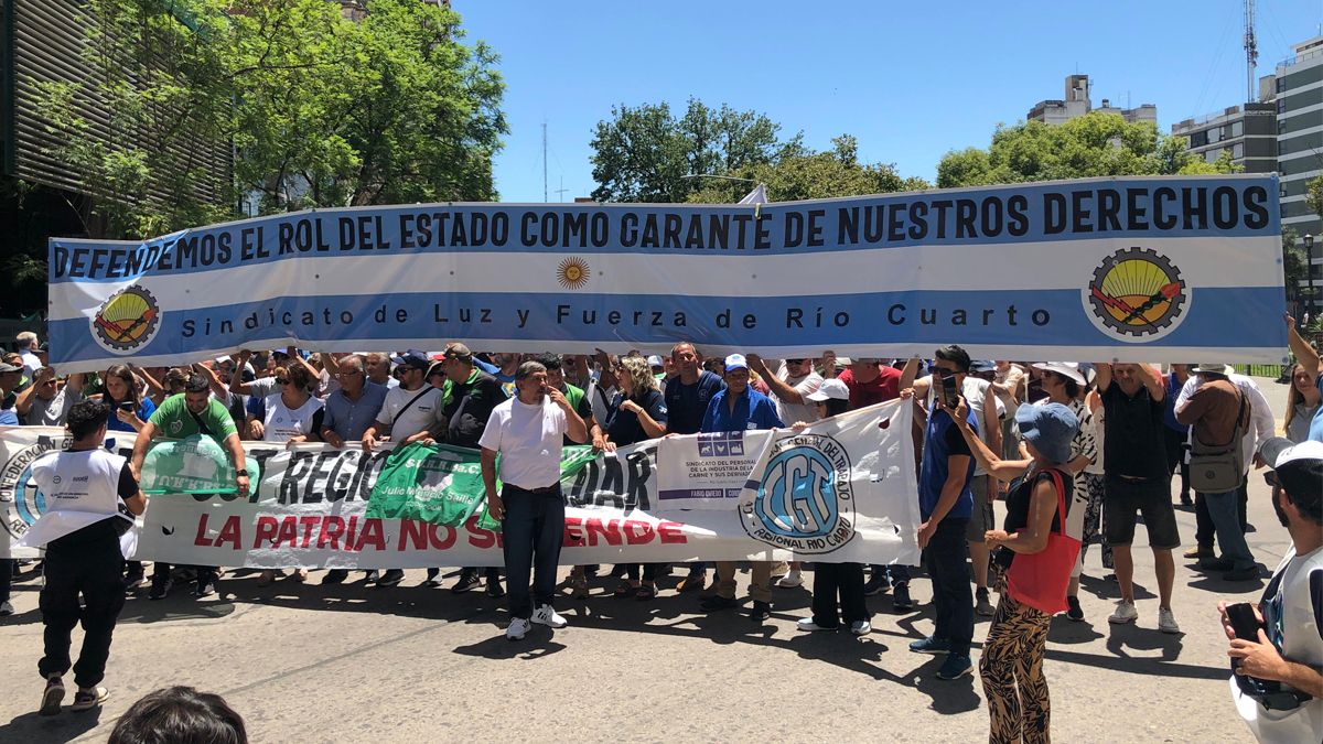 Paro y movilización en Río Cuarto contra el DNU y la Ley Ómnibus. Foto: Daniel Ramonell.