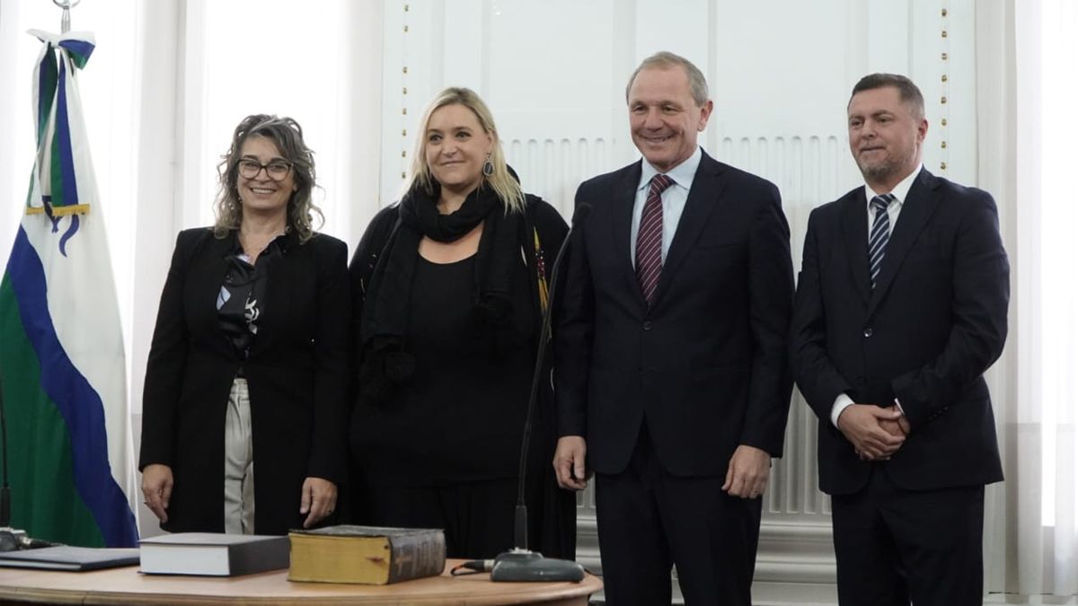 Asumió el nuevo Gabinete Municipal. Foto: Andrés Oviedo.
