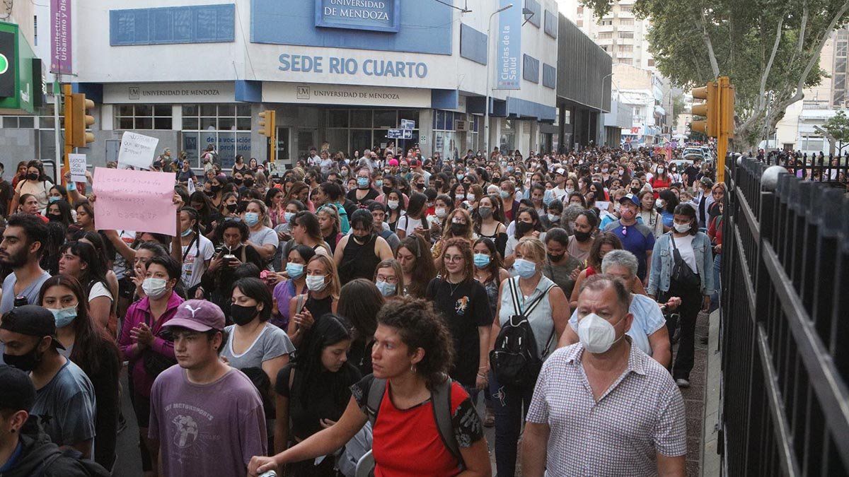 La movilización se dirigió desde Plaza Olmos hasta Tribunales.