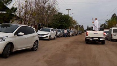 Villa Valeria superó los 100 casos activos y hubo una caravana religiosa por la salud