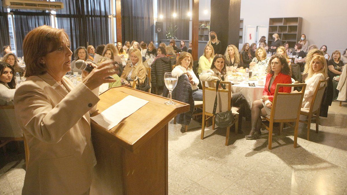 La candidata encabezó el acto en el tramo final de la campaña.