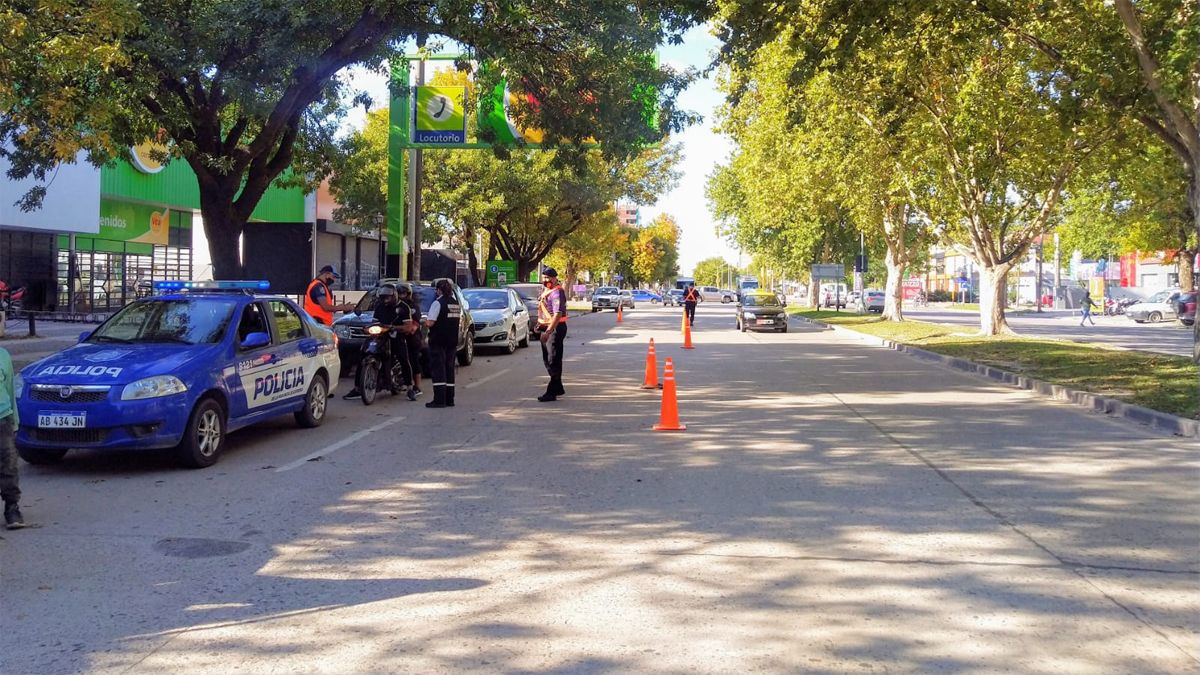 En los puestos de control utilizaron tecnología para el registro de vehículos y personas.