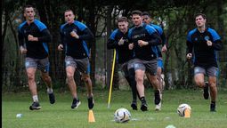 El plantel del León, durante el entrenamiento en la Ciudad Deportiva: trabajo intenso para recibir a la Academia en el Imperio.