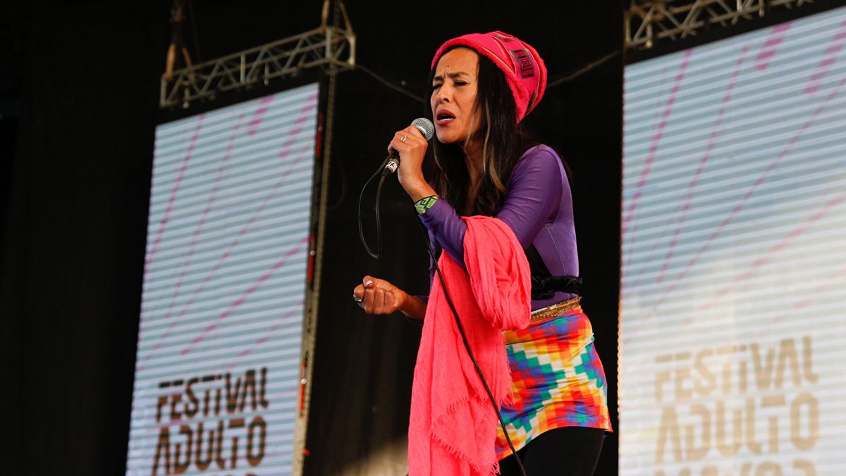 Roxana Carabajal fue la encargada de abrir el Festival del Adulto Mayor.