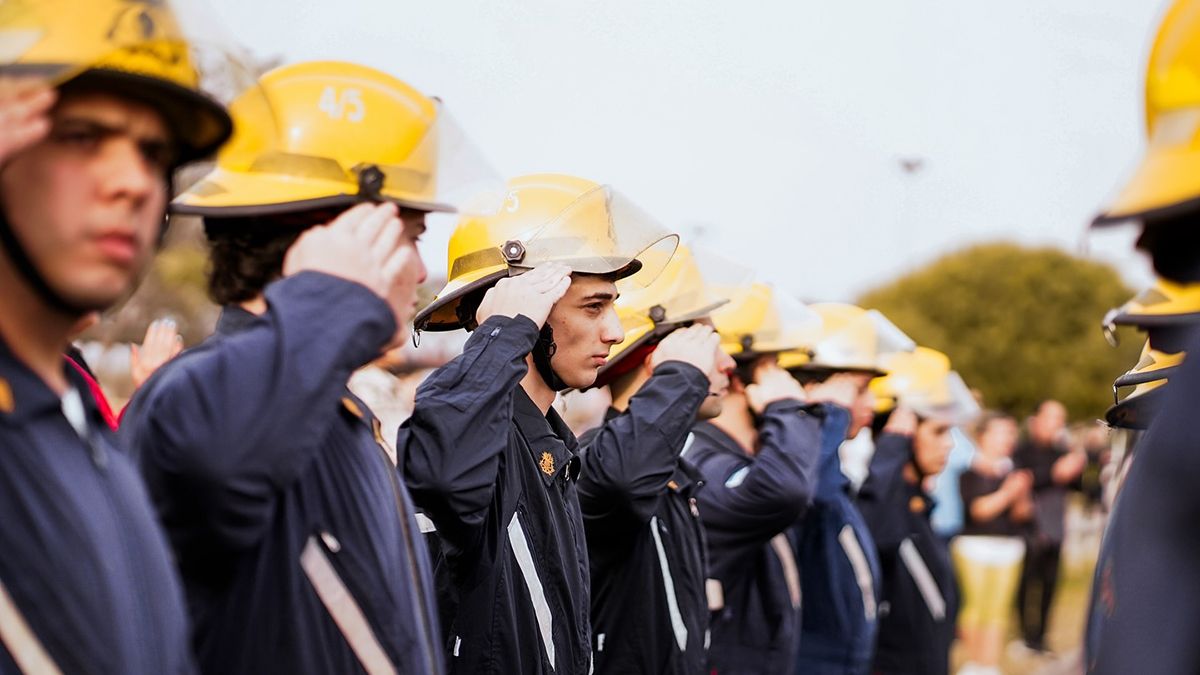 Se llevó a cabo una ceremonia en honor al cuerpo de bomberos local en el parque del Centro Cívico del Bicentenario. Foto: Sociedad de Bomberos Voluntarios de Río Cuarto