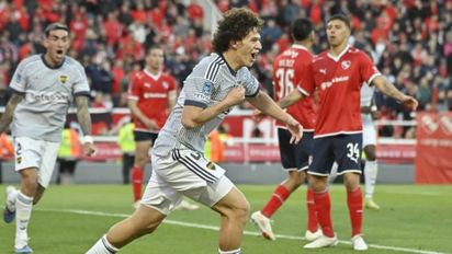 Con gol de Facundo Herrera, Boca venció a Independiente y conserva la punta de la tabla anual