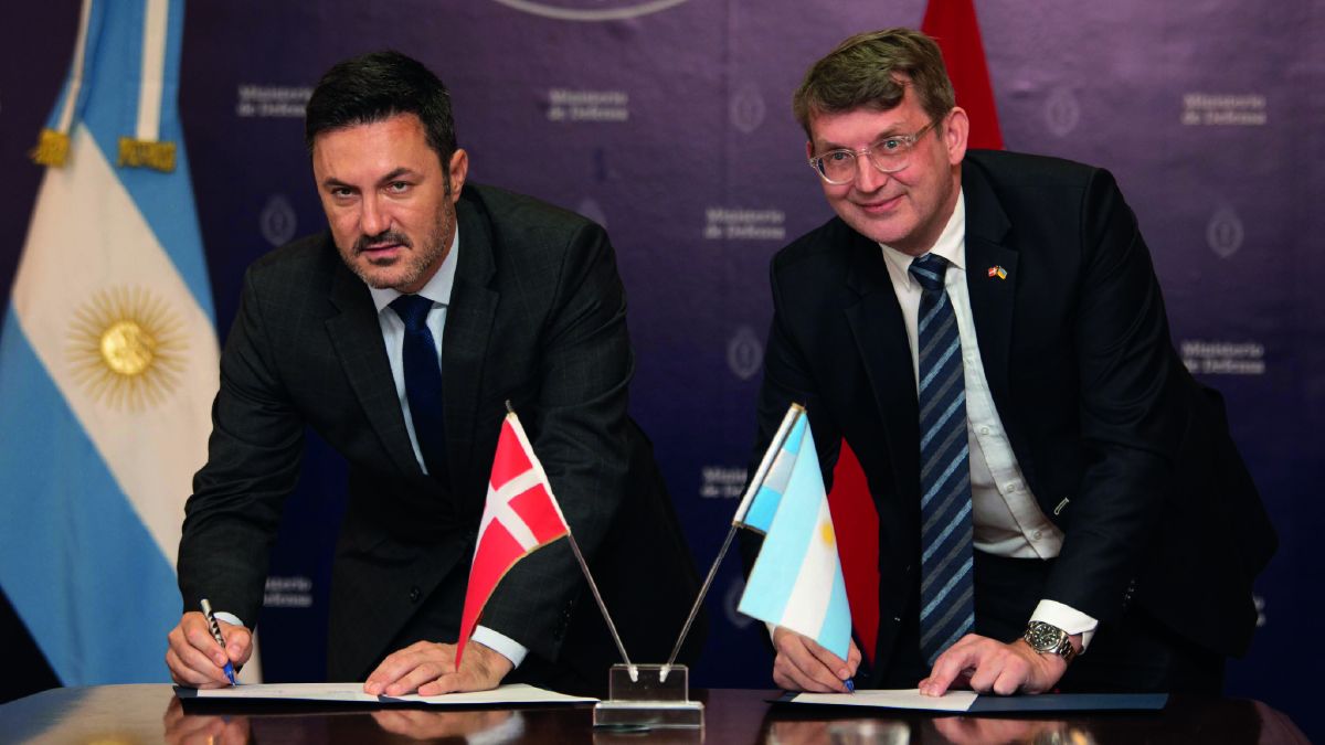 Petri_aviones de guerra Dinamarca.jpg