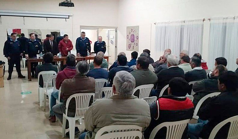 Los productores plantearon su preocupación por la inseguridad. La Policía pidió colaboración para prevenir los delitos.