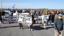 Productores cortaron la autopista en  reclamo de obras hídricas en la región