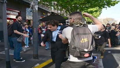 Tras el aval al veto, agredieron a un streamer libertario en las inmediaciones del Congreso