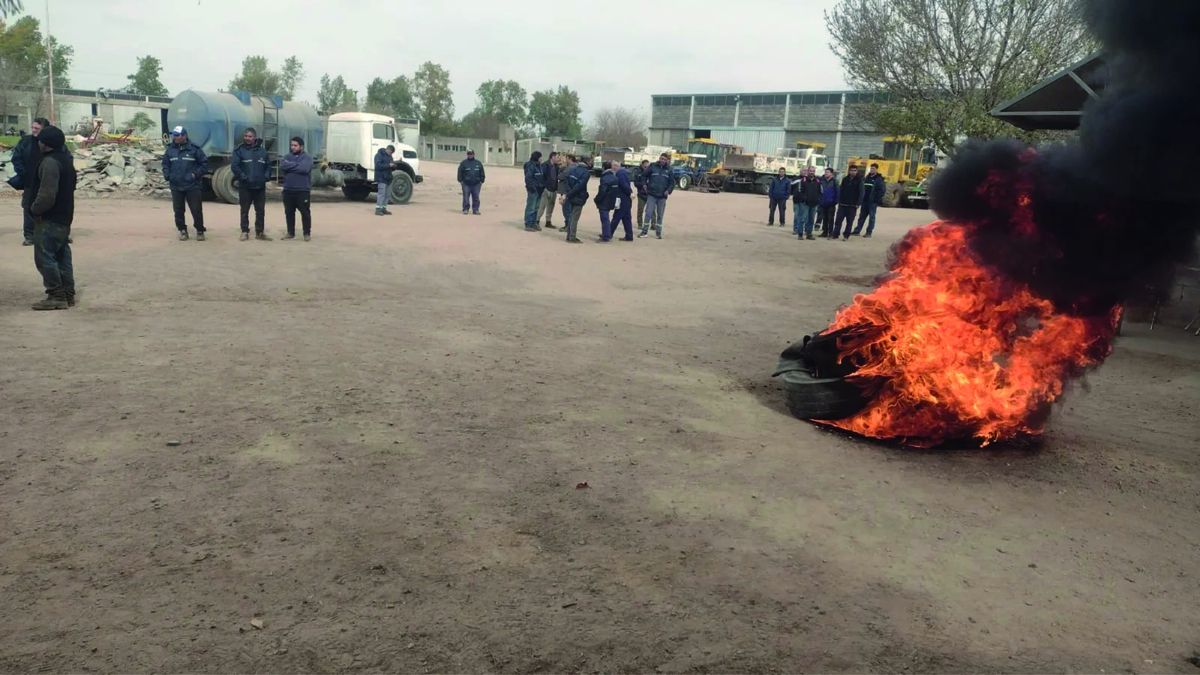 Trabajadores del Corralón Municipal reclamaron estemiércoles por una recomposición salarial.