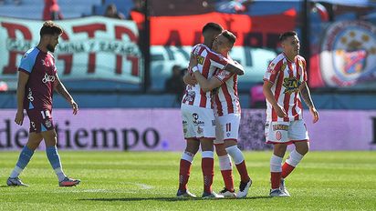 Barracas Central volvió al triunfo con el éxito ante Arsenal en el Viaducto