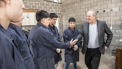 La escuela Ing. Renato De Marco recibió un automóvil por parte del municipio