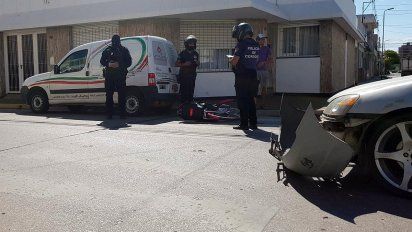 Quiso perseguir a un ladrón y la chocó un auto en el macrocentro