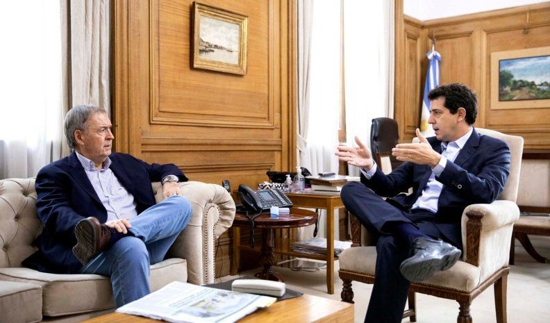 El gobernador Schiaretti en el despacho del ministro del Interior, Wado de Pedro, ayer al mediodía. Almorzaron juntos en una reunión “cordial”.