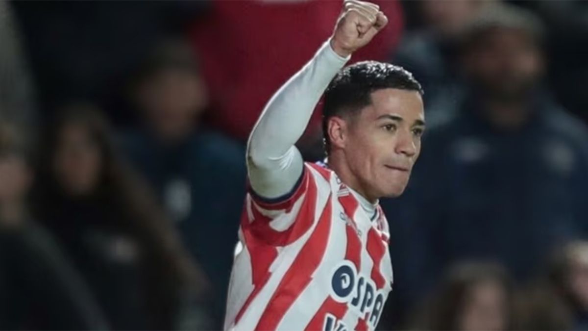Cuello festeja el primer gol de Unión, que eliminó a Independiente Rivadavia al ganarle 2 a 1 en octavos de final del apertura