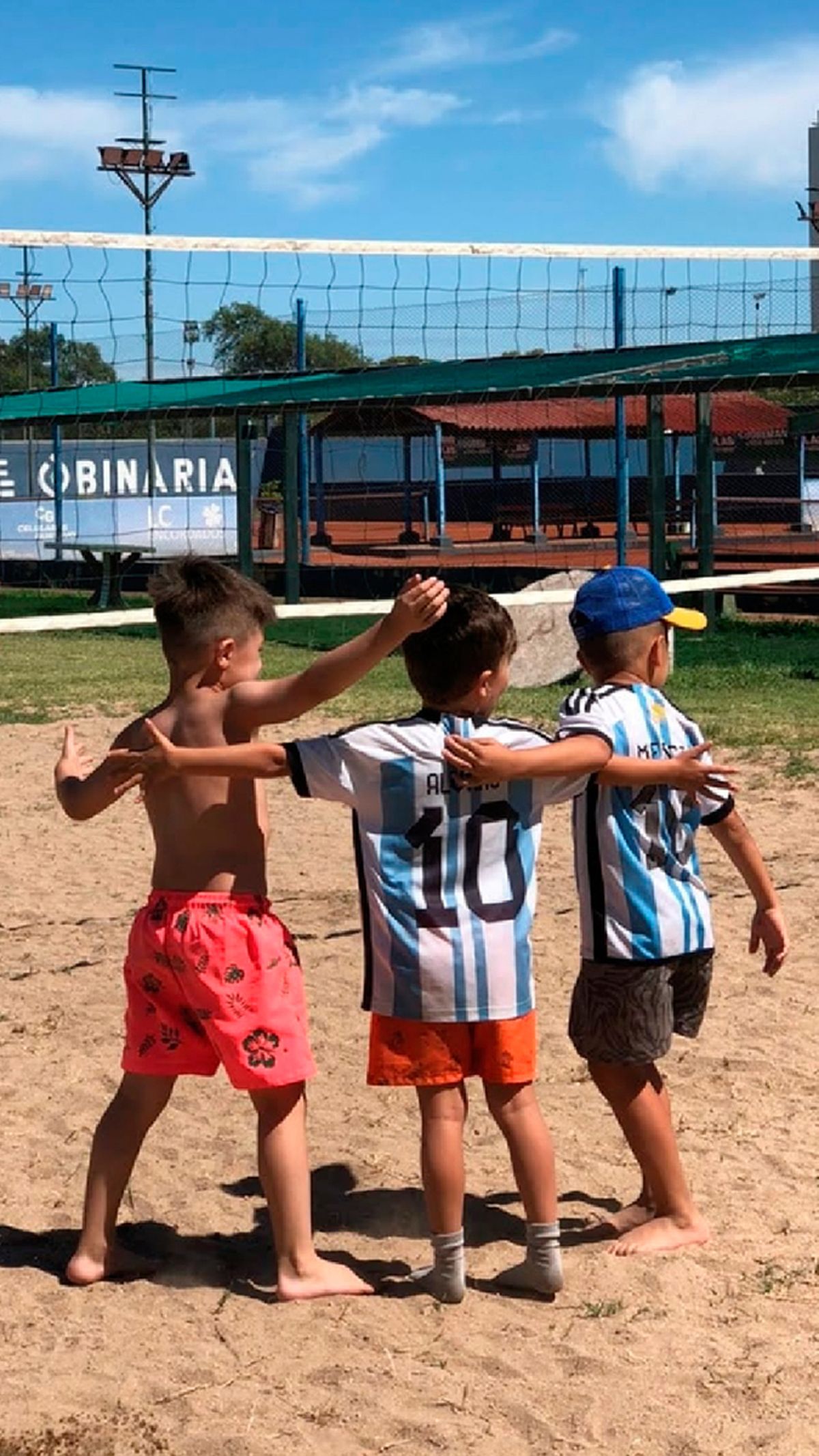 Los socios de Estudiantes podrán disfrutar del verano con muchas propuestas que invitan a compartir en familia,en el corazón de la ciudad.  La gran novedad y beneficio del 2024 es que la temporada será totalmente gratuita para socios. 