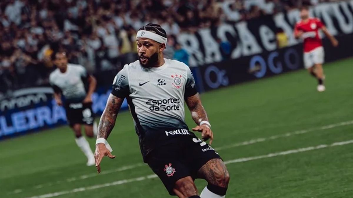 Estudiantes denunció a Depay ante la Conmebol.