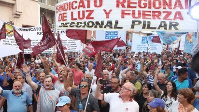Luz y Fuerza se movilizó contra cambios en el convenio y la privatización de Epec