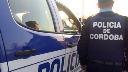 Un delincuente la arrastró varios metros para robarle la cartera: terminó con la nariz fisurada