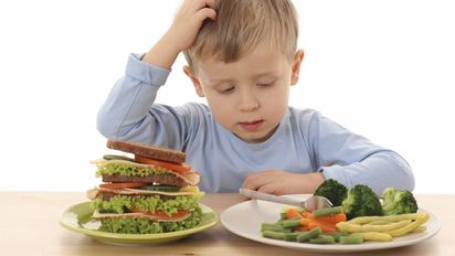 Alertan sobre los riesgos de eliminar grupos de alimentos en la dieta de los niños