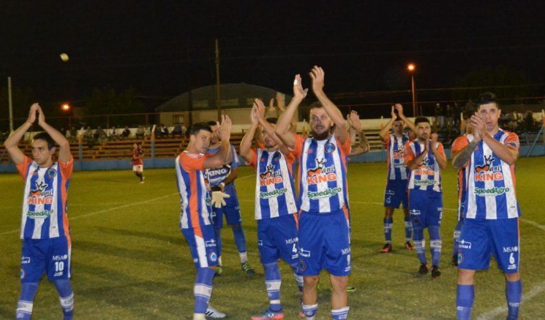 Ateneo Vecinos de General Cabrera se transformó en el mejor exponente del fútbol regional en el presente torneo Federal C. El Tricolor hizo una fortaleza en su cancha en este torneo al ganar todos los partidos que disputó. Esto puede ser vital para lo que