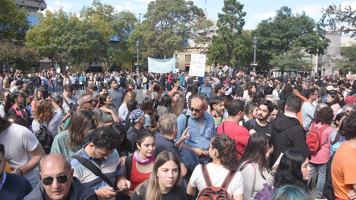 La masiva movilización en Río Cuarto en respaldo a las universidades. Foto: Estela Zogbe.