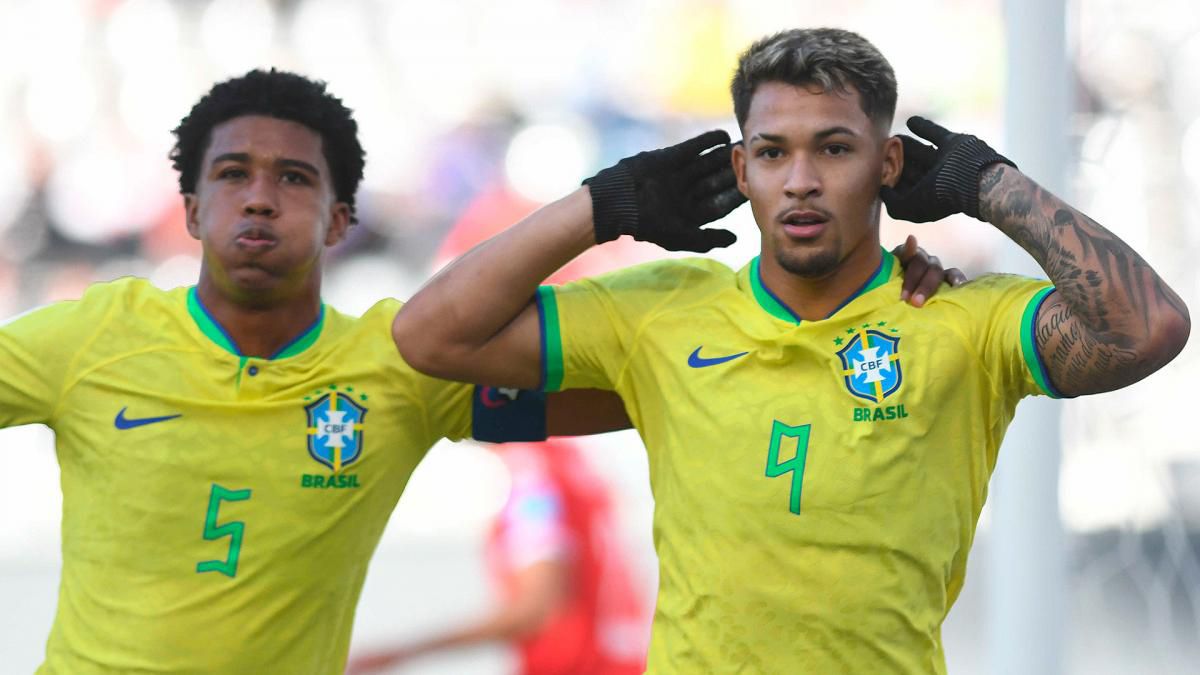 Marcos Leonardo festeja su gol de penal. Brasil goleó a Túnez por 4 a 1 y pasó a cuartos de final