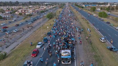 Belgrano festejó en la Docta con una caravana que recorrió todo el anillo vial