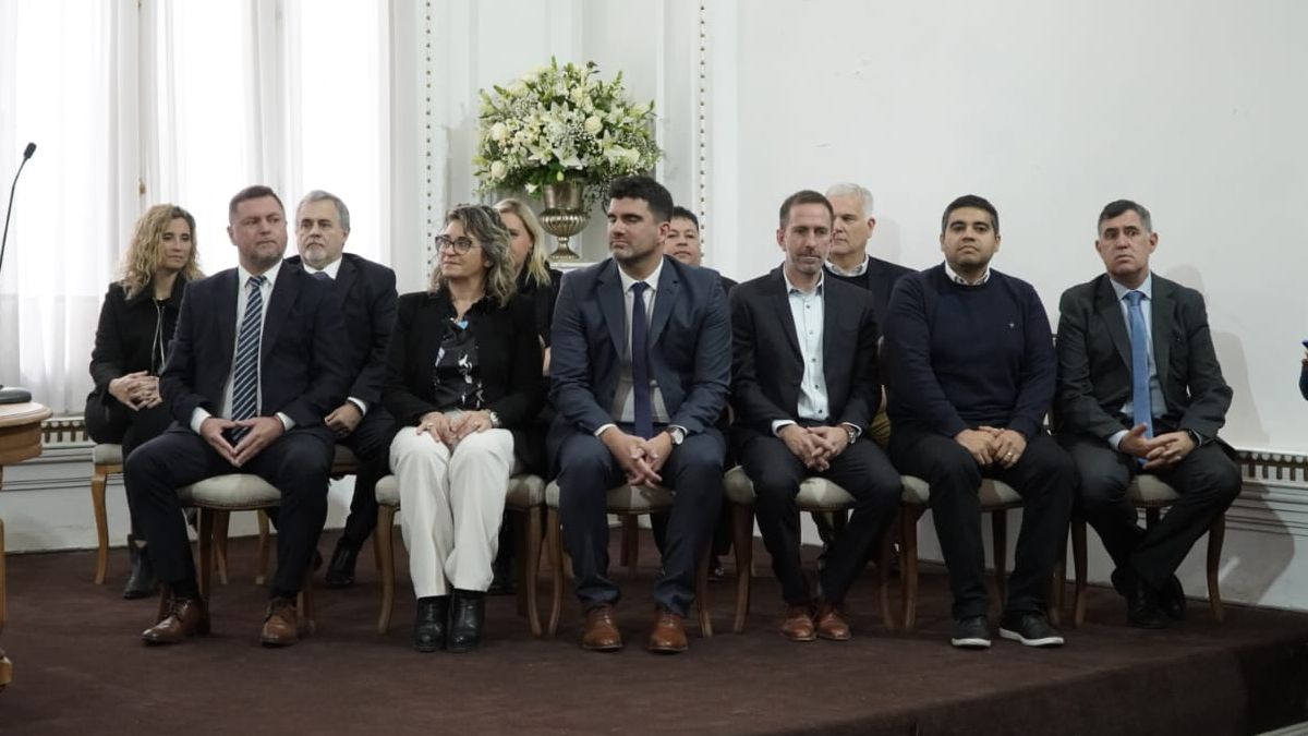 Asumió el nuevo Gabinete Municipal. Foto: Andrés Oviedo.