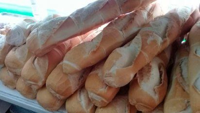 Fijan nuevo precio para la harina 000 para frenar la suba del precio del pan