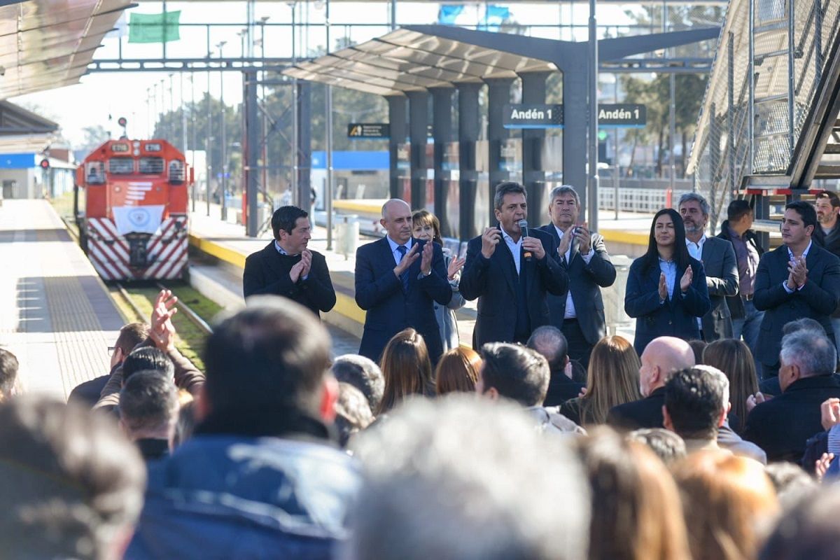 Massa, en la inauguración de la Estación Grand Bourg: Traemos soluciones para los pasajeros