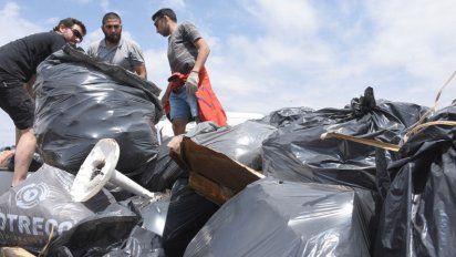 Cien voluntarios limpiaron 3 de los 5 kilómetros de la reserva