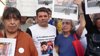 El padre de Ángel López encabezó una vigilia en el Obelisco para pedir justicia