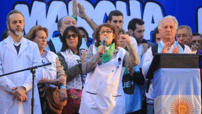 Multitudinaria marcha federal de los docentes a la Plaza de Mayo