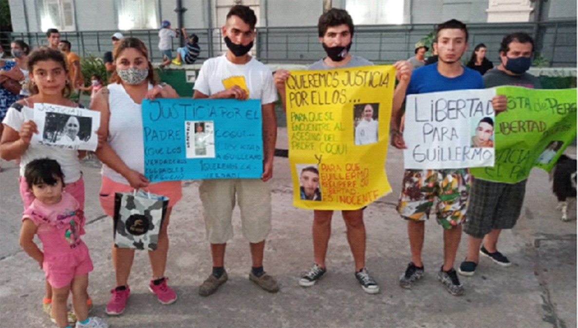Familiares de Guillermo Arias encabezaron la marcha en Vicuña Mackenna.