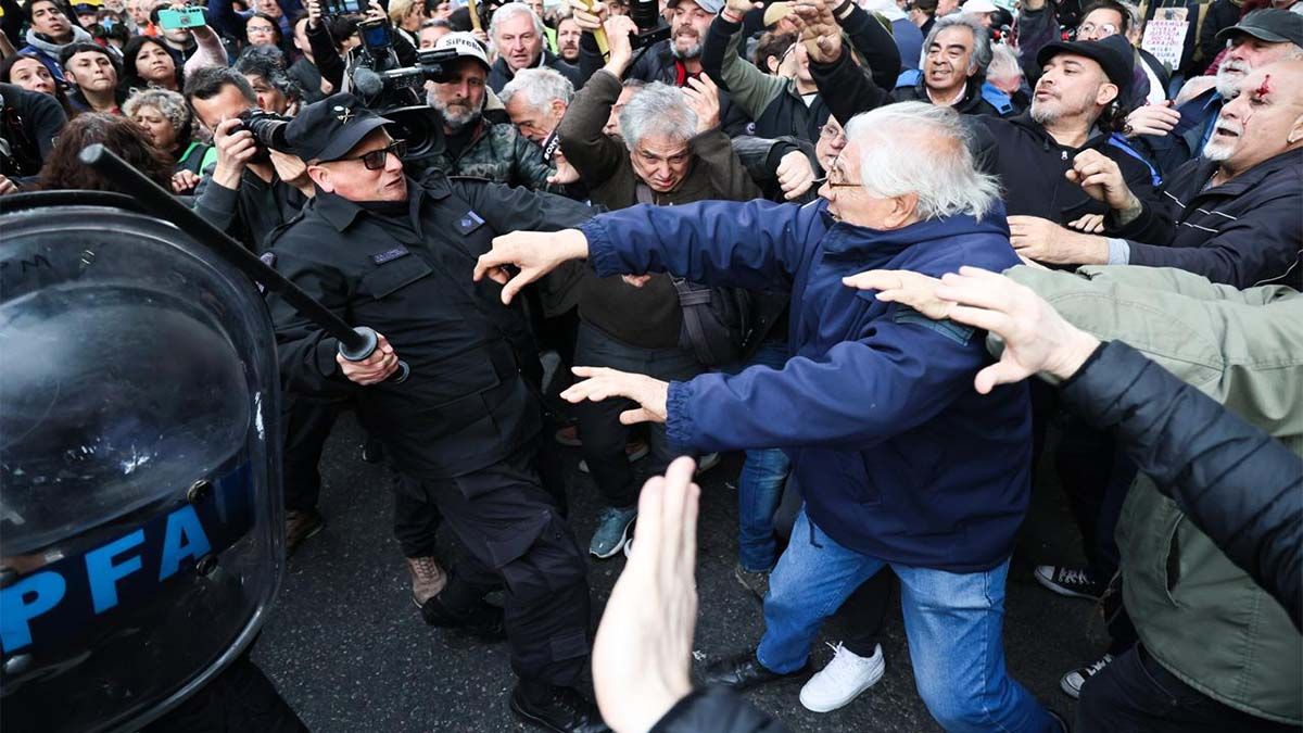 Incidentes en el Congreso: tensión en la marcha de los jubilados