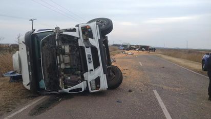 Un triple choque de camiones dejó un muerto y un herido grave