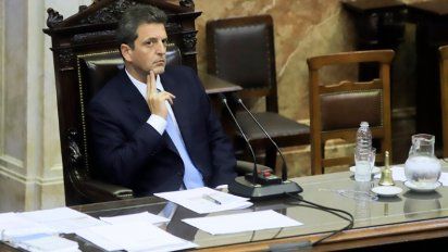 Massa convocó a una sesión especial para recibir a Guzmán