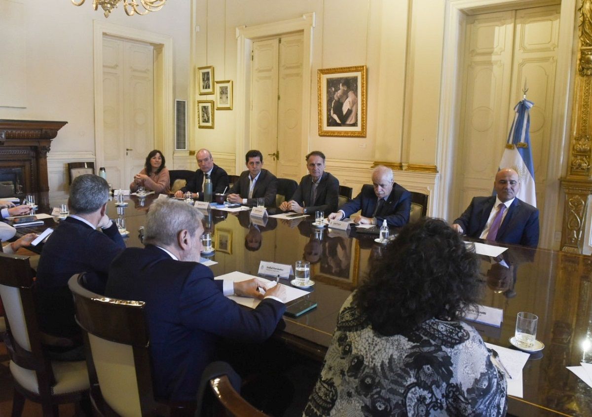 El presidente se sumó a la reunión de gabinete que se desarrolla en Casa Rosada.
