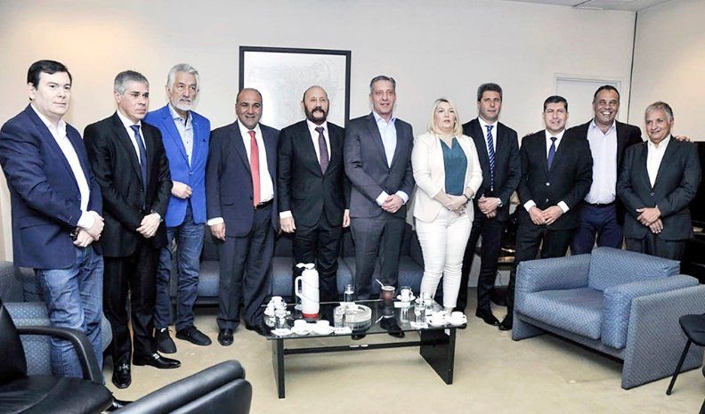 Gobernadores justicialistas se reunieron ayer en la Casa de Tucumán en Buenos Aires.
