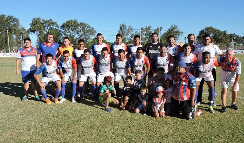 El plantel de Toro Club de Coronel Moldes en la ida le ganó a Corralense por 4 a 0; ahora lo visitará el domingo.